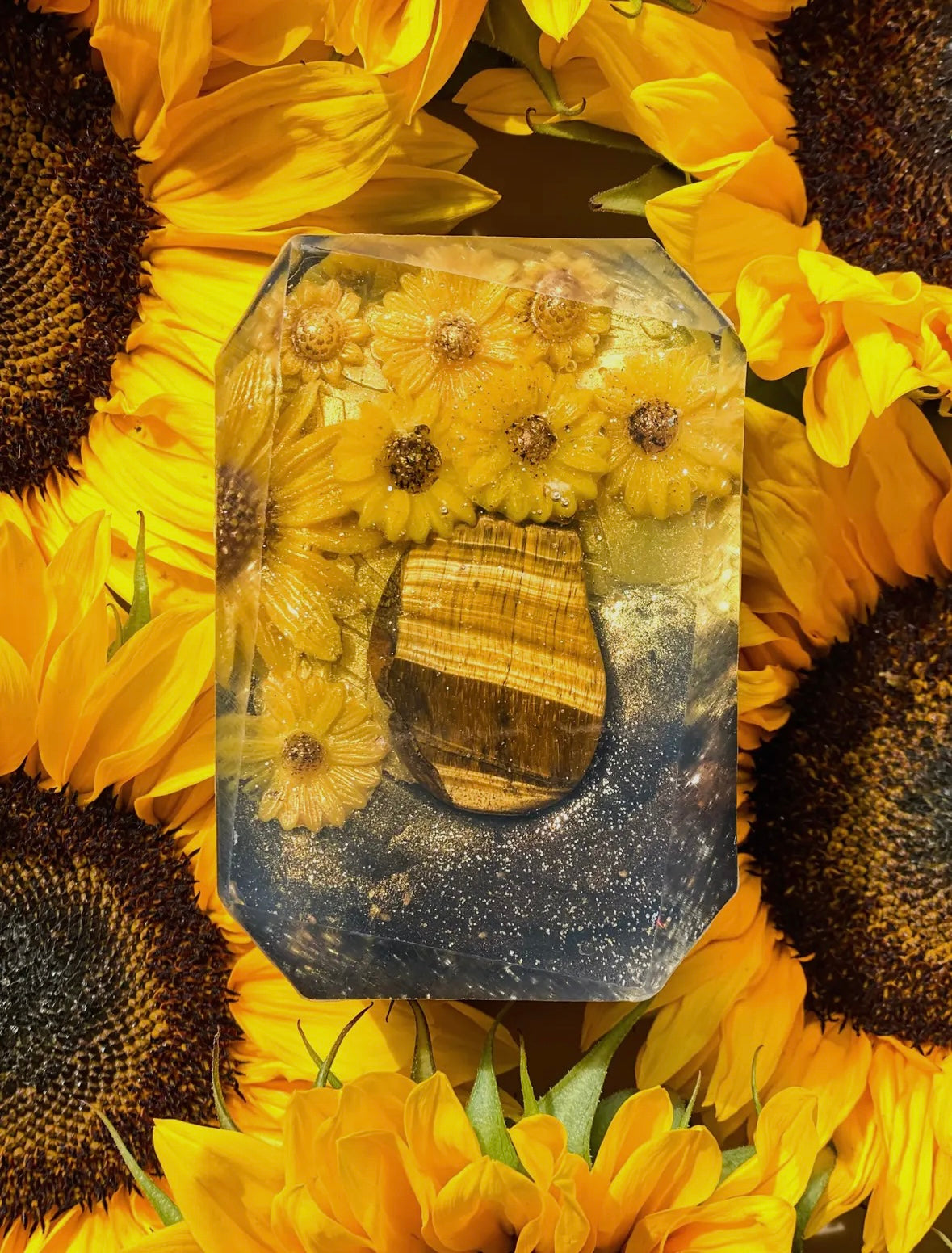 Golden Healer (Leo) - Zodiac
Crystal Bar Soap